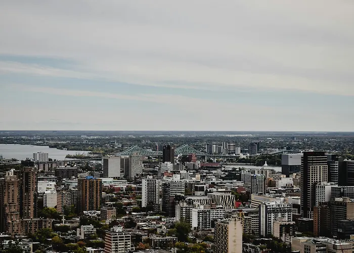 Warwick Le Crystal - Montreal Hotel