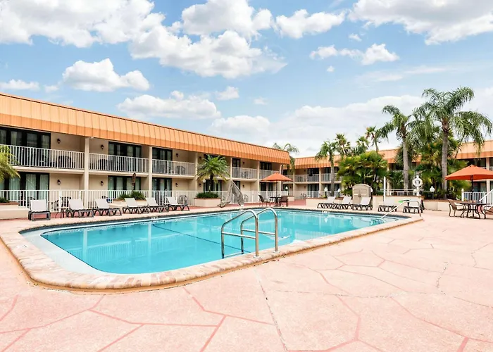 Quality Inn & Suites Tarpon Springs South