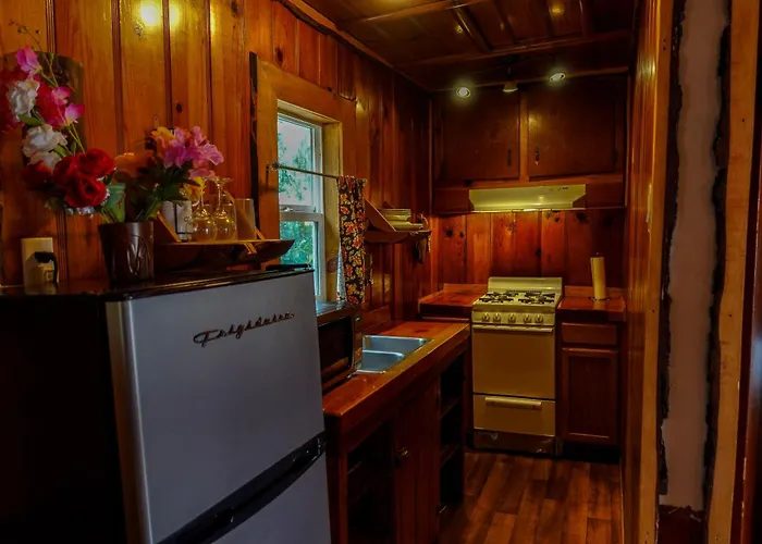 Sleepy Hollow Cabins And Hotel Crestline