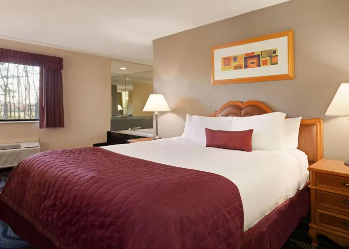 Baymont By Wyndham Logan Hotel