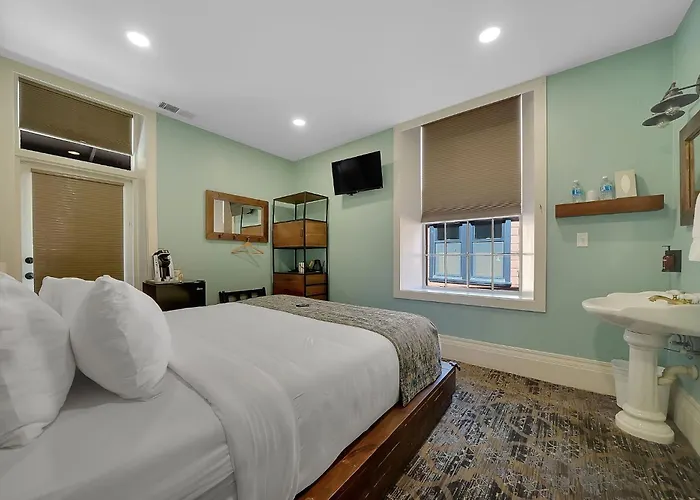 The Groveland Hotel