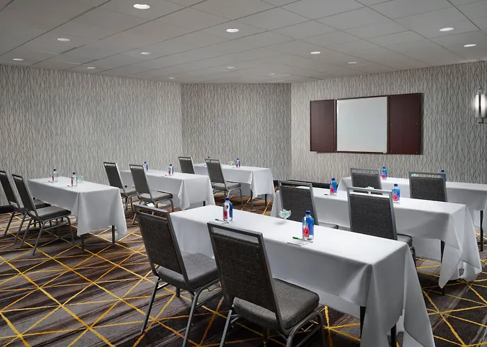 Holiday Inn & Suites Marlborough, An Ihg Hotel