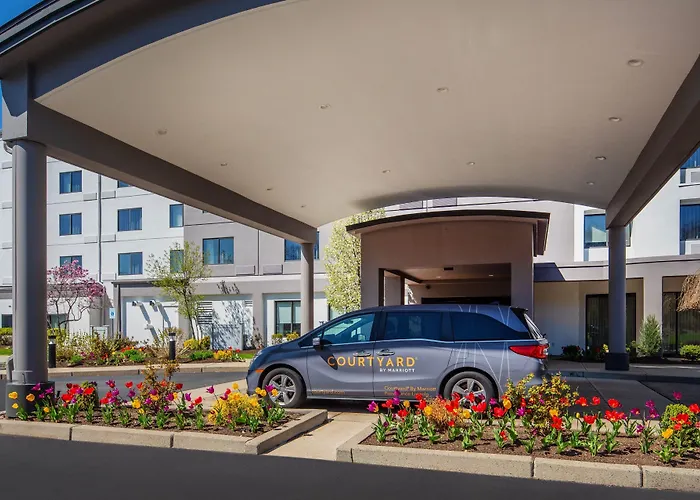 Courtyard By Marriott Providence Lincoln Hotel