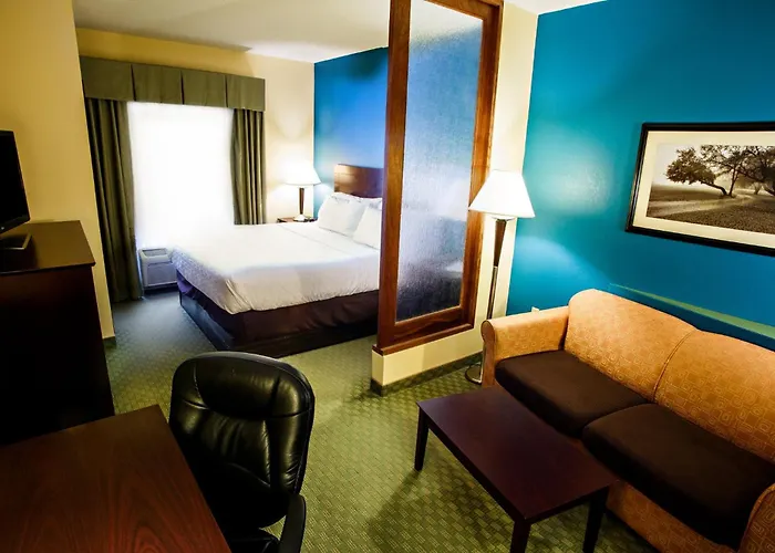 Holiday Inn Express & Suites Harrisburg West Mechanicsburg