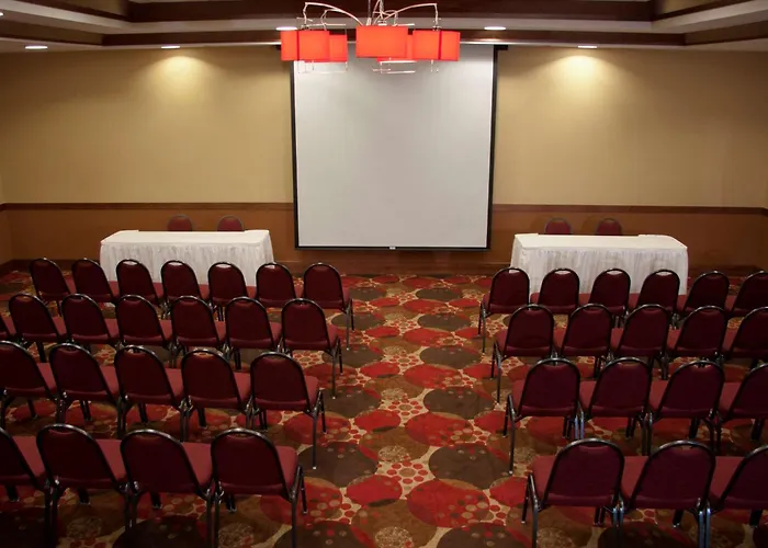 Hilton Garden Inn Milwaukee Airport
